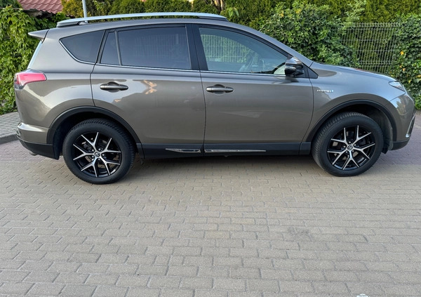 Toyota RAV4 cena 102900 przebieg: 117900, rok produkcji 2017 z Gdańsk małe 191